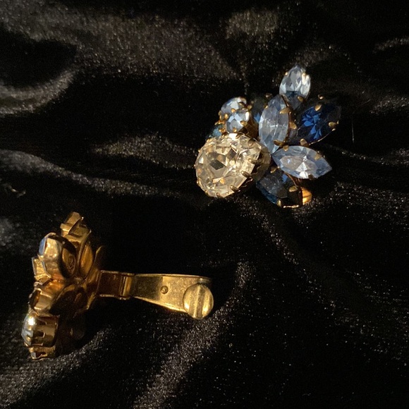 Vintage 1950s Schoffel & Co Austrian Clip Blue Stone Earrings Gold Toned Metal - Picture 4 of 6